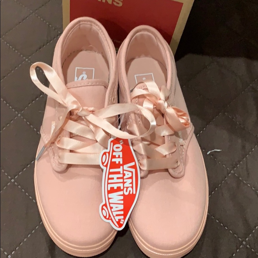 NIB- Girls VANS Atwood Low Sz 2